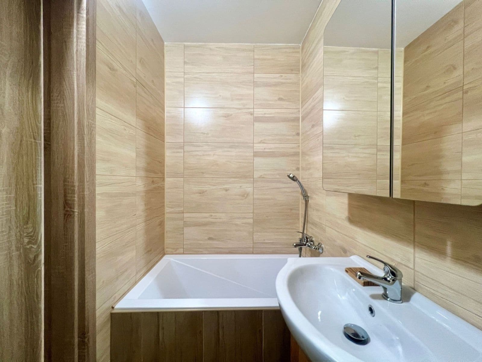 Pronájem bytu 1+1 35 m², Pod Břízami, Chomutov, Ústecký kraj Pronájem bytu 1+1 35 m², Pod Břízami, Chomutov, Ústecký kraj