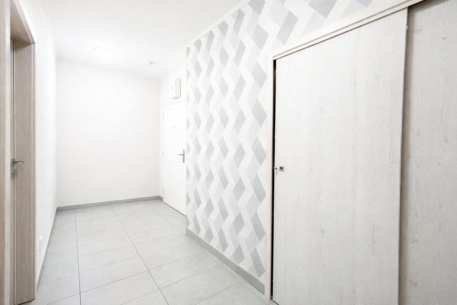 Pronájem bytu 2+kk 55 m², Jaroslava Holečka, Kladno, Středočeský kraj Pronájem bytu 2+kk 55 m², Jaroslava Holečka, Kladno, Středočeský kraj