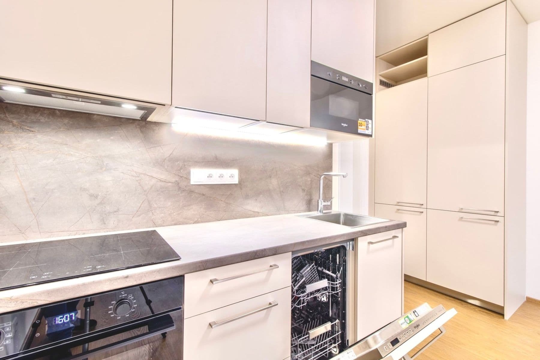 Pronájem bytu 1+kk 32 m², Poděbradská, Praha, Praha Pronájem bytu 1+kk 32 m², Poděbradská, Praha, Praha