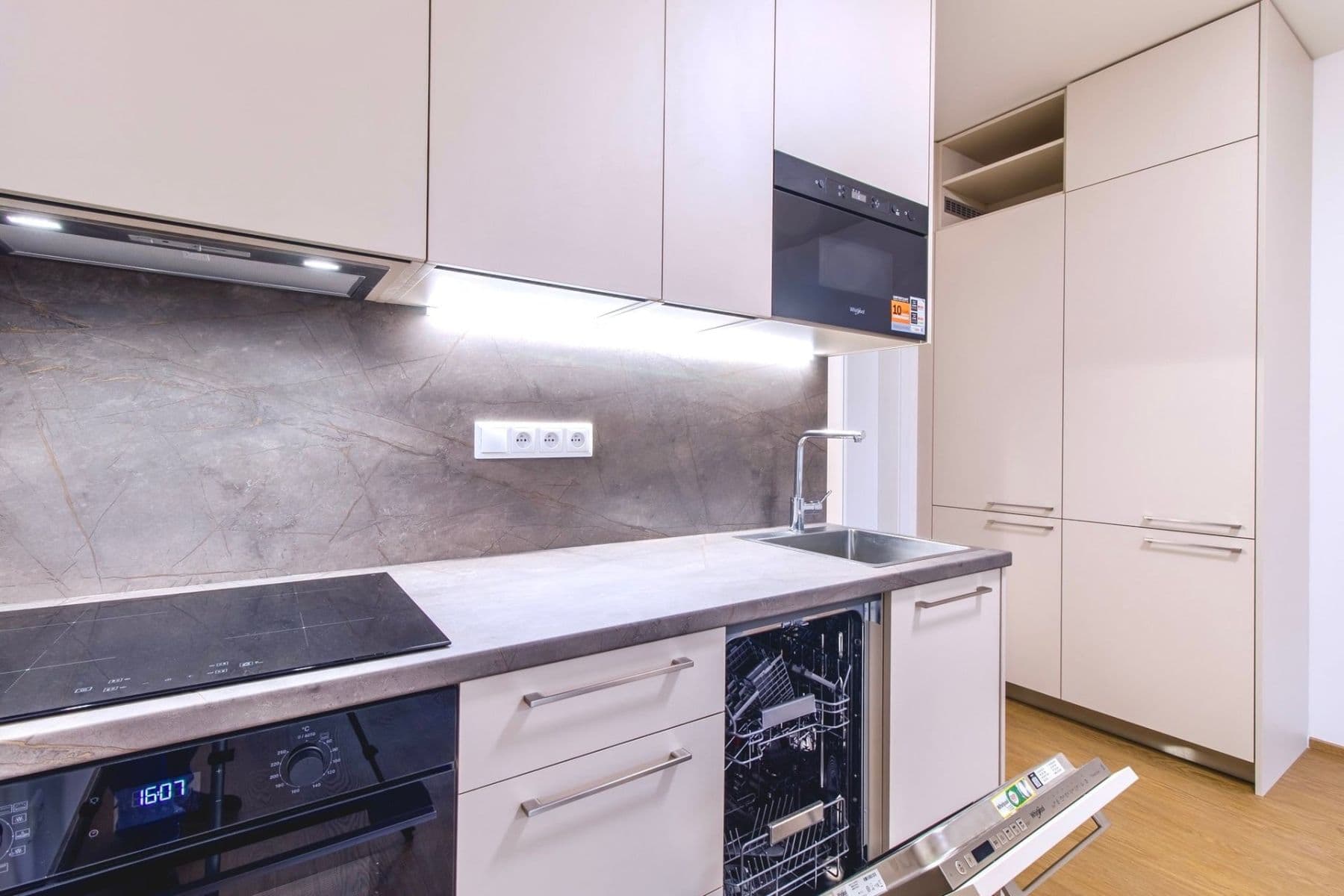 Pronájem bytu 1+kk 32 m², Poděbradská, Praha, Praha Pronájem bytu 1+kk 32 m², Poděbradská, Praha, Praha