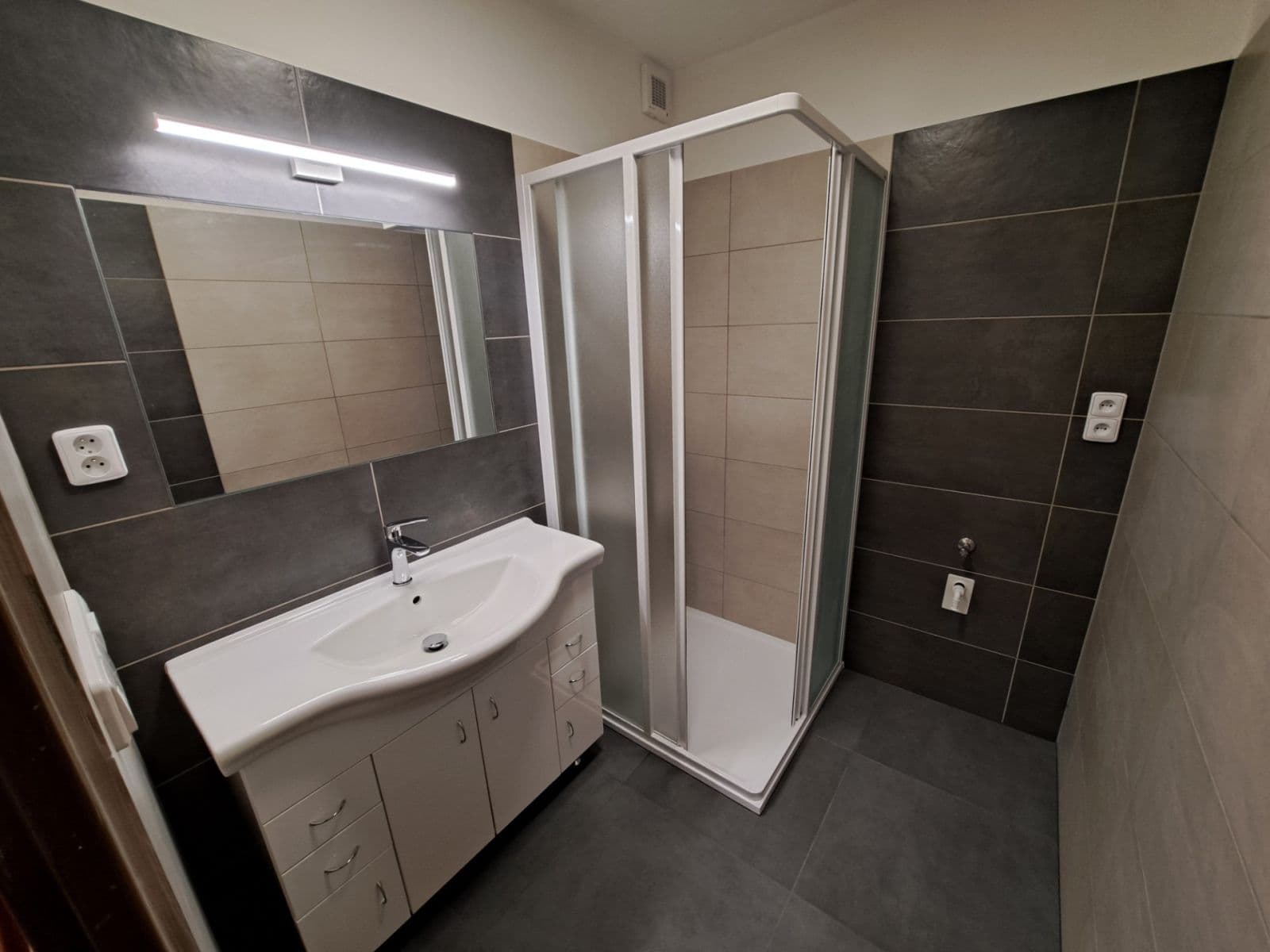 Pronájem bytu 1+1 50 m², Pod Zámečkem, Hradec Králové, Královéhradecký kraj Pronájem bytu 1+1 50 m², Pod Zámečkem, Hradec Králové, Královéhradecký kraj