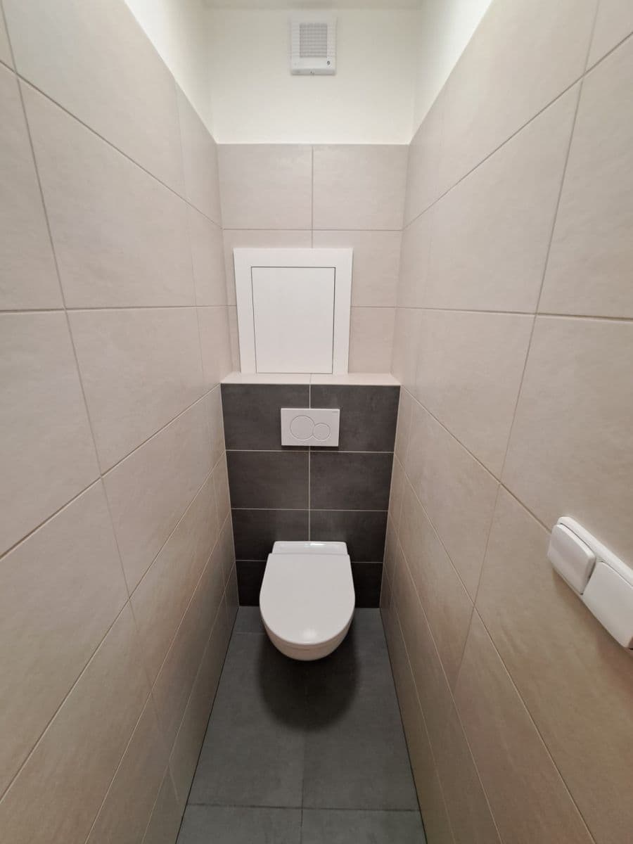 Pronájem bytu 1+1 50 m², Pod Zámečkem, Hradec Králové, Královéhradecký kraj Pronájem bytu 1+1 50 m², Pod Zámečkem, Hradec Králové, Královéhradecký kraj