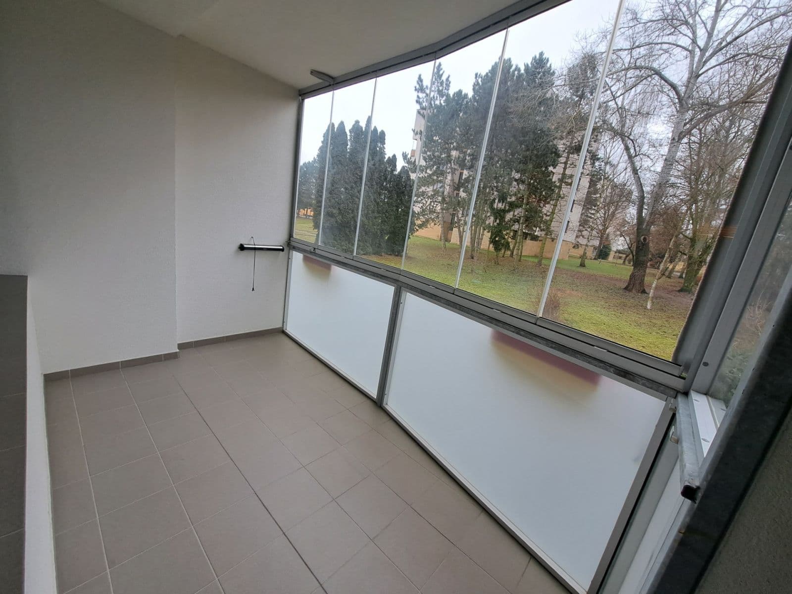 Pronájem bytu 1+1 50 m², Pod Zámečkem, Hradec Králové, Královéhradecký kraj Pronájem bytu 1+1 50 m², Pod Zámečkem, Hradec Králové, Královéhradecký kraj