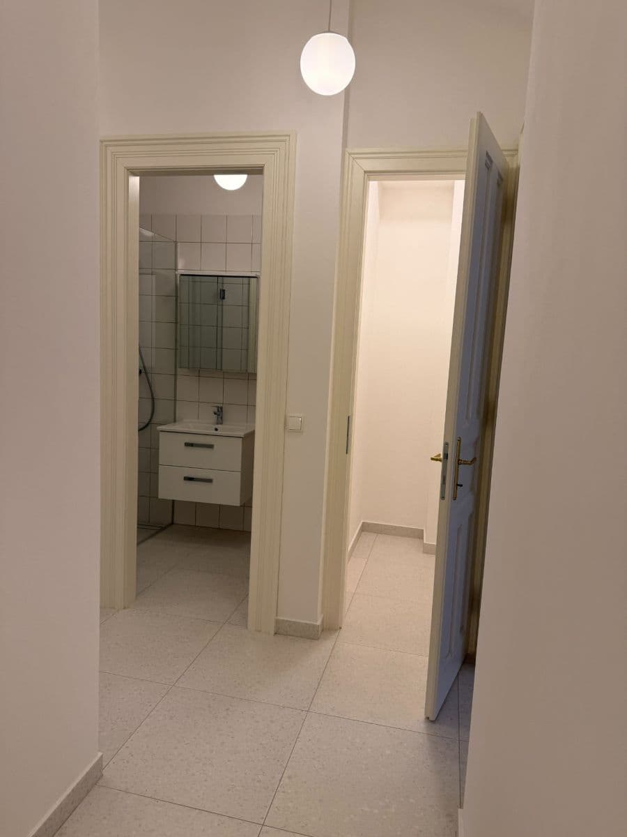 Pronájem bytu 3+kk 69 m², 28. pluku, Praha, Praha Pronájem bytu 3+kk 69 m², 28. pluku, Praha, Praha