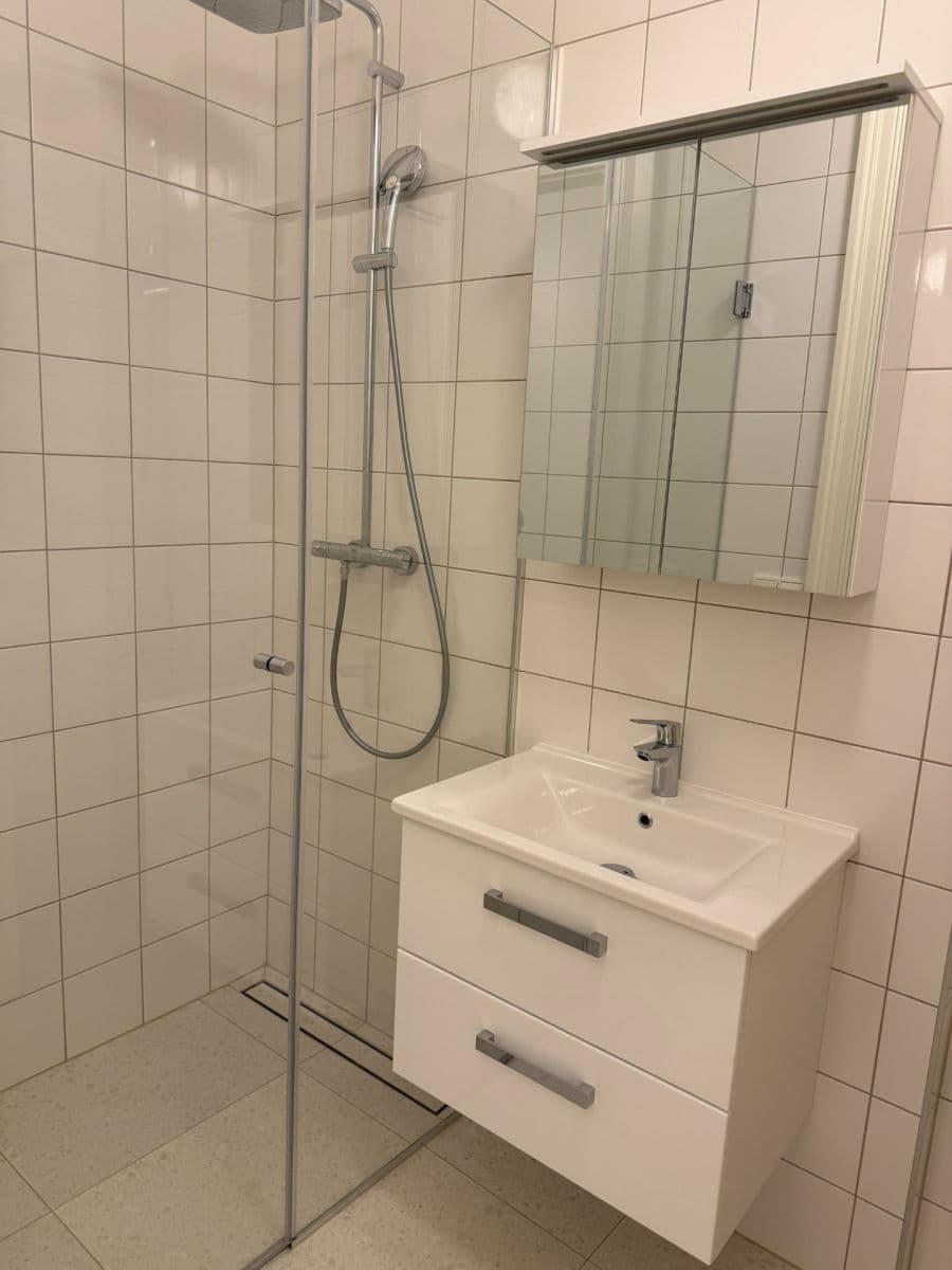 Pronájem bytu 3+kk 69 m², 28. pluku, Praha, Praha Pronájem bytu 3+kk 69 m², 28. pluku, Praha, Praha