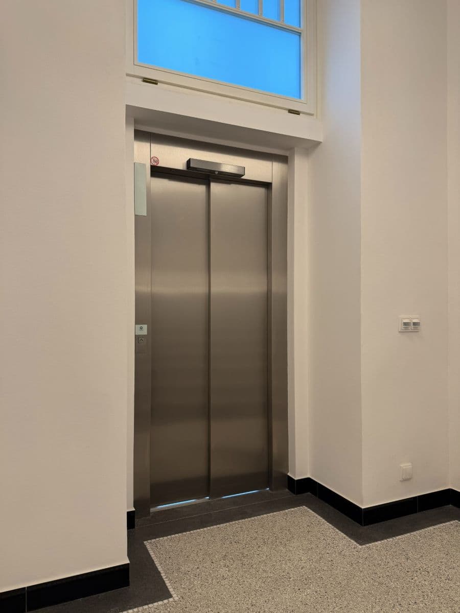 Pronájem bytu 3+kk 69 m², 28. pluku, Praha, Praha Pronájem bytu 3+kk 69 m², 28. pluku, Praha, Praha