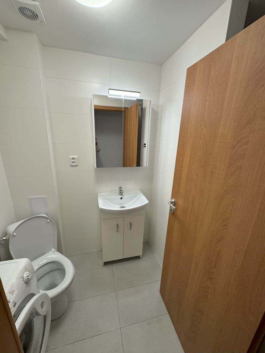 Pronájem bytu 2+1 56 m², Nádražní, Praha, Praha Pronájem bytu 2+1 56 m², Nádražní, Praha, Praha