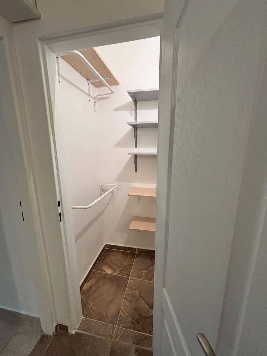 Prodej bytu 2+kk 57 m², Černomořská, Praha, Praha Prodej bytu 2+kk 57 m², Černomořská, Praha, Praha