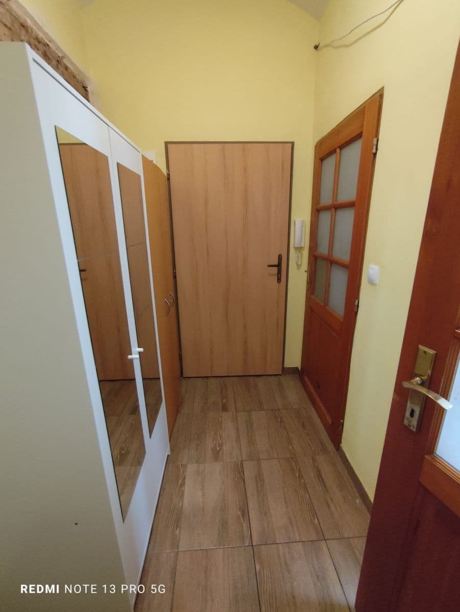 Pronájem bytu 1+kk 26 m², Holandská, Praha, Praha Pronájem bytu 1+kk 26 m², Holandská, Praha, Praha