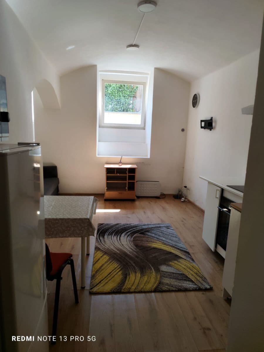 Pronájem bytu 1+kk 26 m², Holandská, Praha, Praha Pronájem bytu 1+kk 26 m², Holandská, Praha, Praha