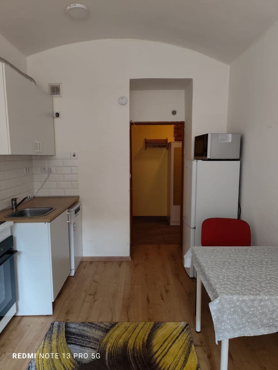 Pronájem bytu 1+kk 26 m², Holandská, Praha, Praha Pronájem bytu 1+kk 26 m², Holandská, Praha, Praha