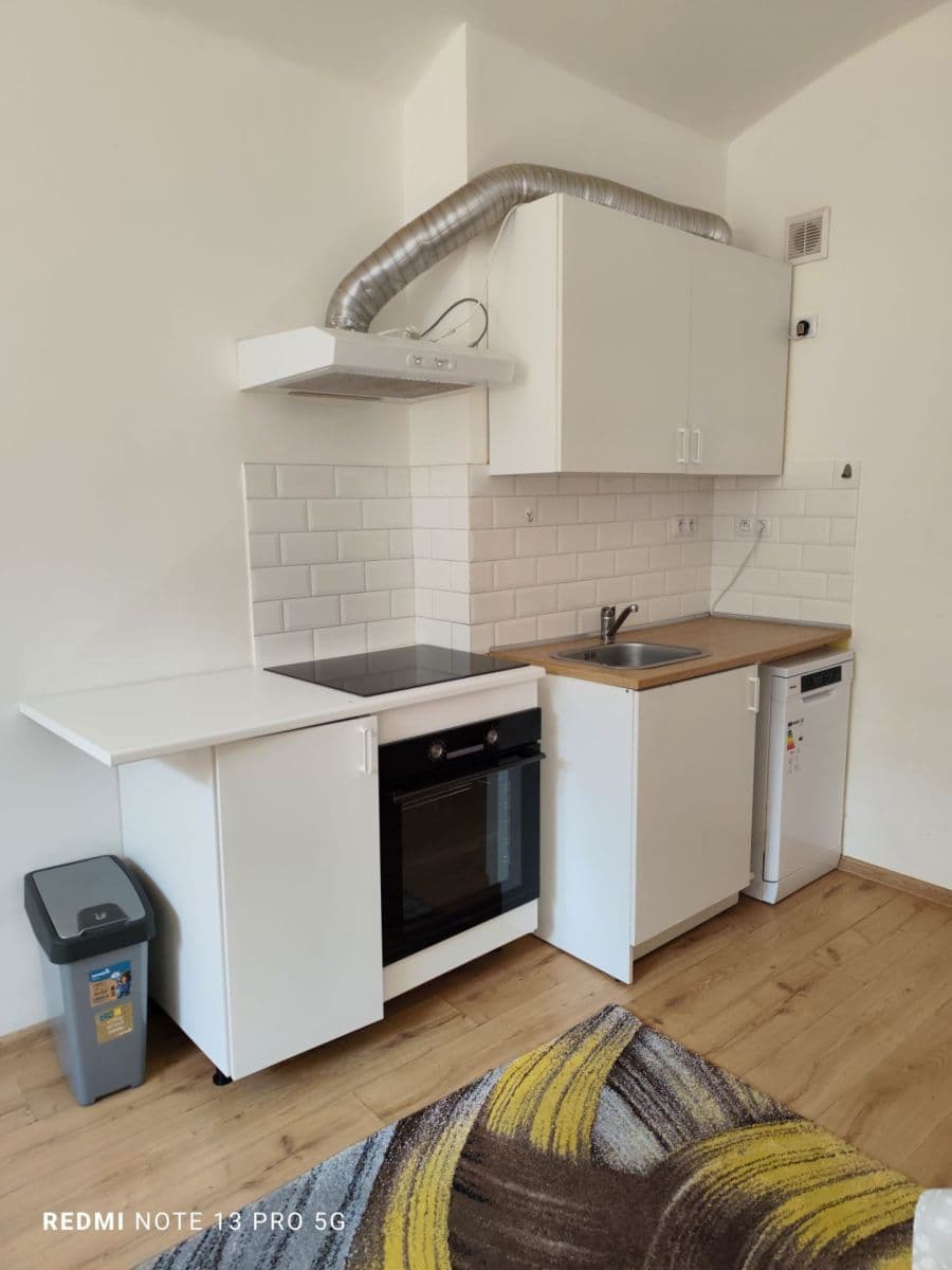 Pronájem bytu 1+kk 26 m², Holandská, Praha, Praha Pronájem bytu 1+kk 26 m², Holandská, Praha, Praha