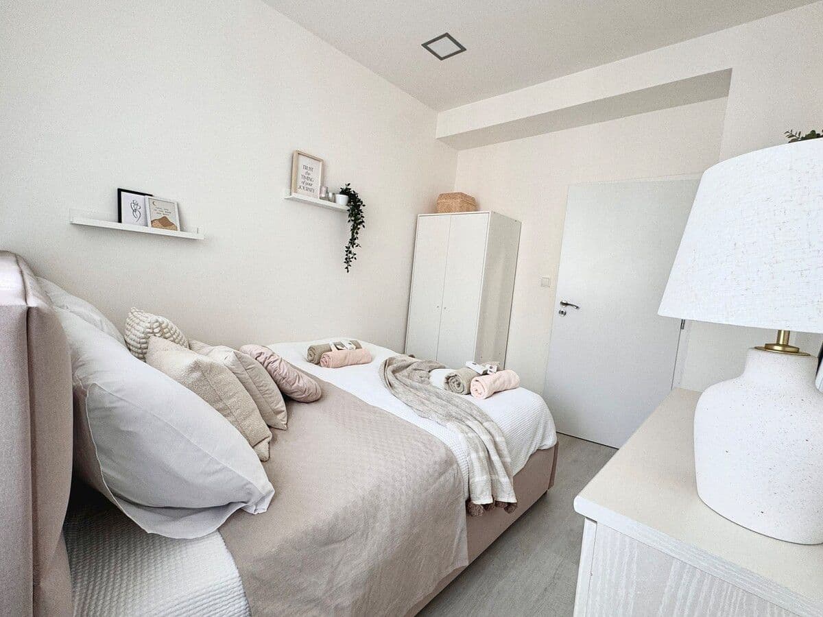 Pronájem bytu 70 m², Dvacátého Osmého Pluku, Praha, Praha Pronájem bytu 70 m², Dvacátého Osmého Pluku, Praha, Praha