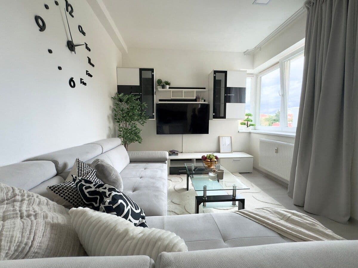 Pronájem bytu 70 m², Dvacátého Osmého Pluku, Praha, Praha Pronájem bytu 70 m², Dvacátého Osmého Pluku, Praha, Praha