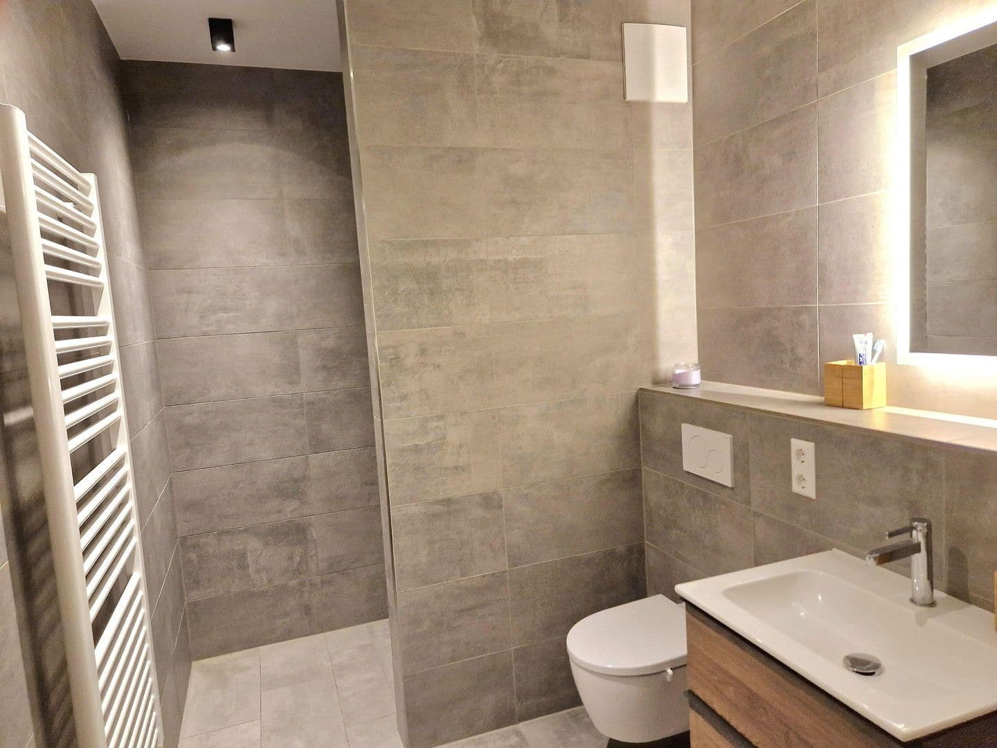 Pronájem bytu 2+1 56 m², Kurfürstenstr. 12, Berlin, Berlín Pronájem bytu 2+1 56 m², Kurfürstenstr. 12, Berlin, Berlín