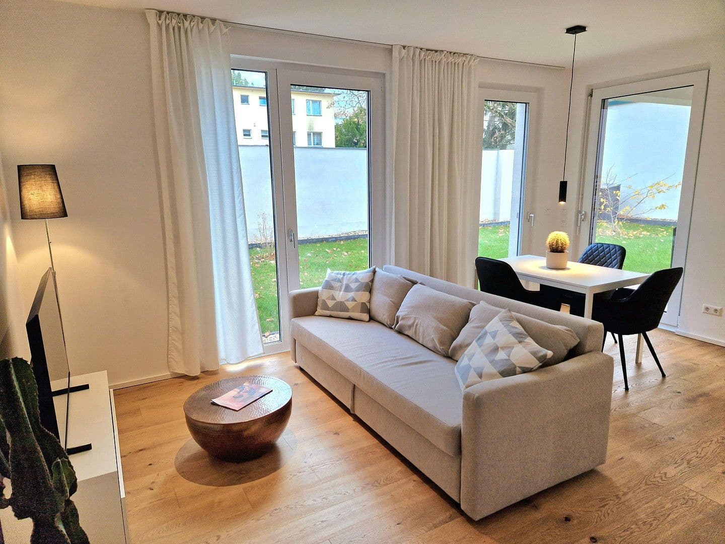 Pronájem bytu 2+1 56 m², Kurfürstenstr. 12, Berlin, Berlín Pronájem bytu 2+1 56 m², Kurfürstenstr. 12, Berlin, Berlín