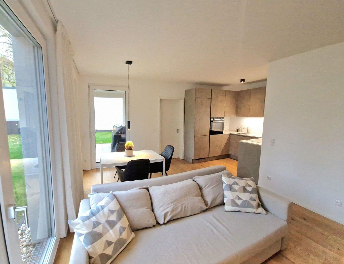 Pronájem bytu 2+1 56 m², Kurfürstenstr. 12, Berlin, Berlín Pronájem bytu 2+1 56 m², Kurfürstenstr. 12, Berlin, Berlín