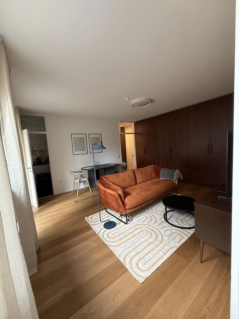 Pronájem bytu 2+1 50 m², Johann-Fichte-Str.11, München, Bavorsko Pronájem bytu 2+1 50 m², Johann-Fichte-Str.11, München, Bavorsko