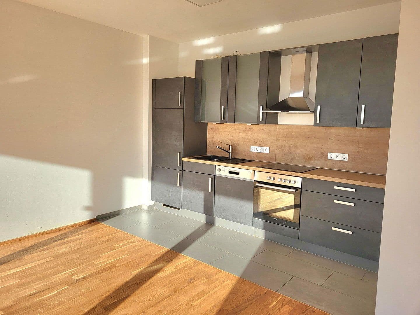 Pronájem bytu 4+1 136 m², Kehrstraße 8b, Göttingen, Dolní Sasko Pronájem bytu 4+1 136 m², Kehrstraße 8b, Göttingen, Dolní Sasko