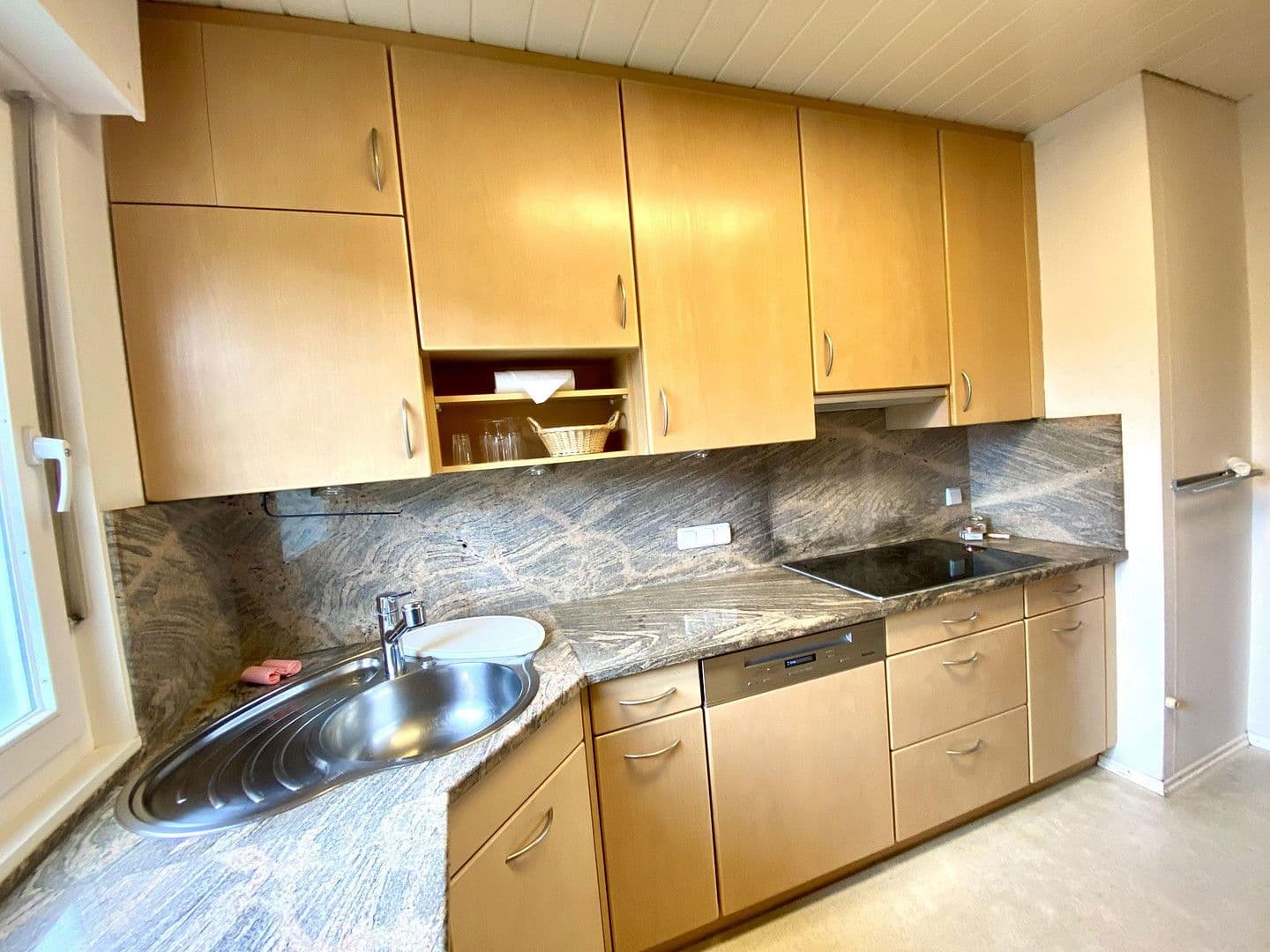 Prodej domu 205 m², pozemek 560 m², Haselweg 3, Jestetten, Bádensko-Württembersko Prodej domu 205 m², pozemek 560 m², Haselweg 3, Jestetten, Bádensko-Württembersko