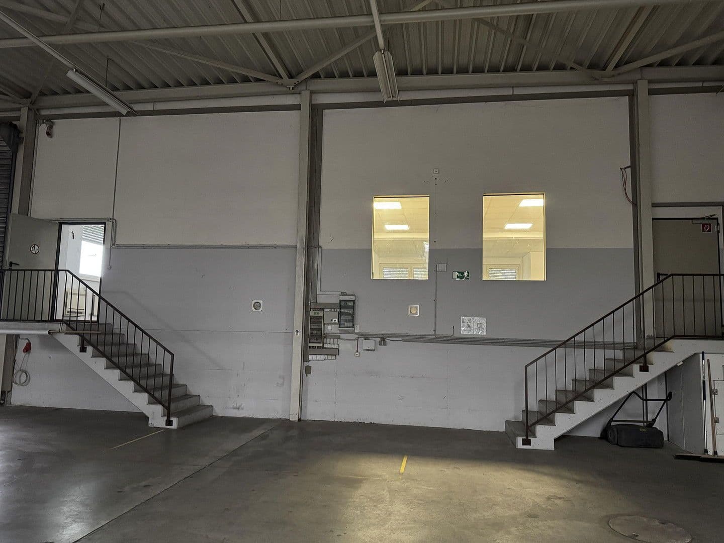 Pronájem nebytového prostoru 1.150 m², Bietigheim-Bissingen, Bádensko-Württembersko Pronájem nebytového prostoru 1.150 m², Bietigheim-Bissingen, Bádensko-Württembersko