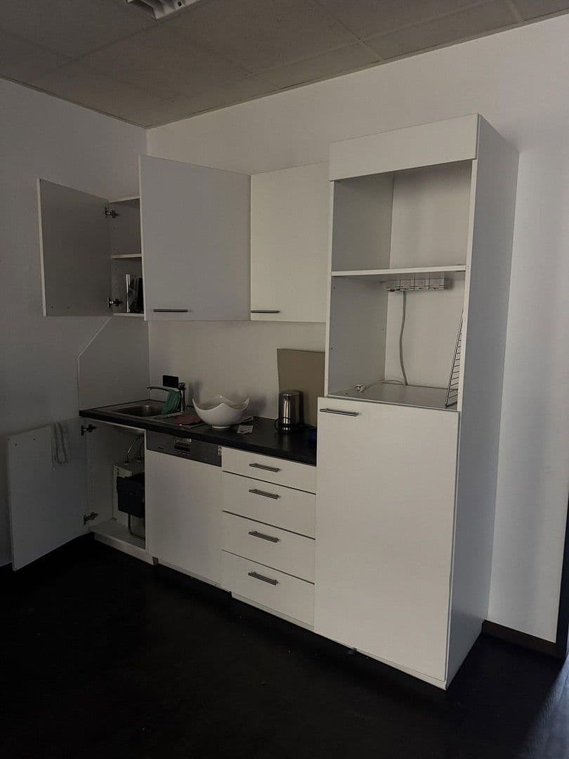 Pronájem nebytového prostoru 1.150 m², Bietigheim-Bissingen, Bádensko-Württembersko Pronájem nebytového prostoru 1.150 m², Bietigheim-Bissingen, Bádensko-Württembersko