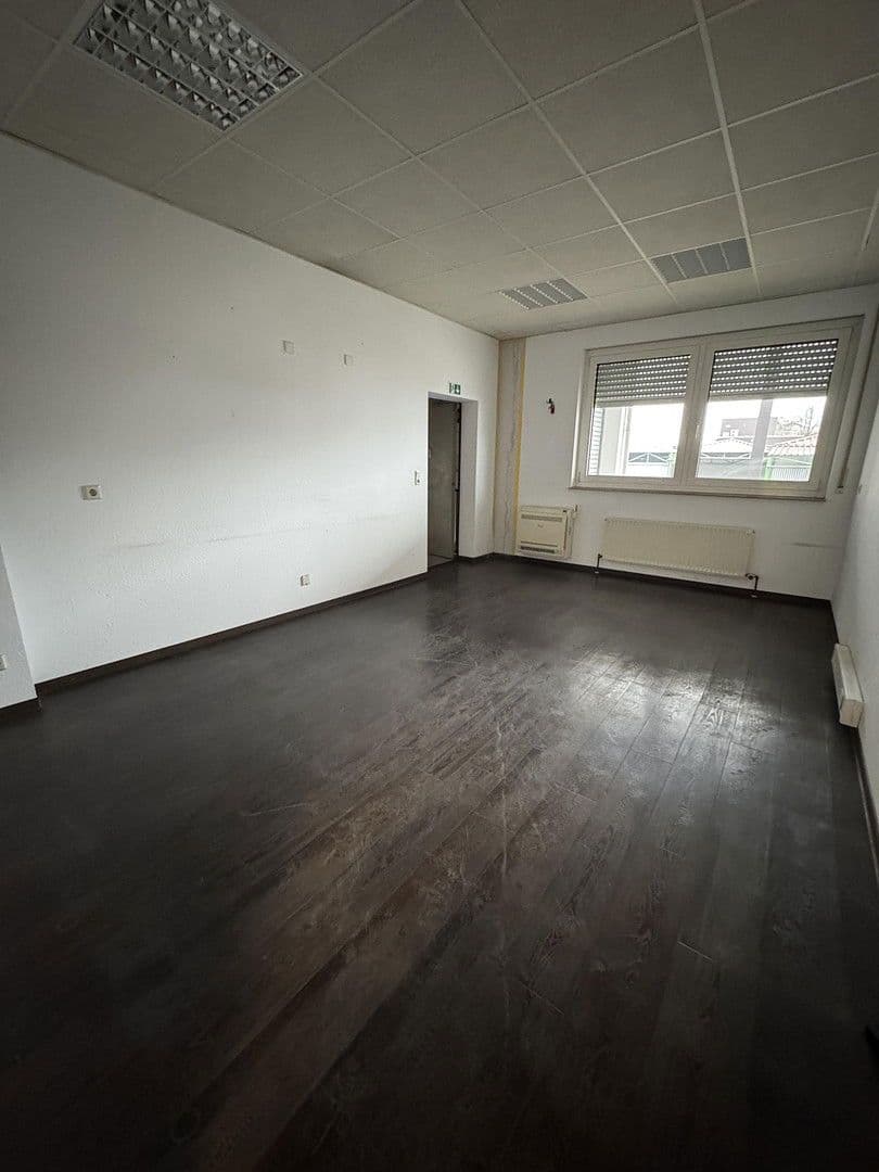 Pronájem nebytového prostoru 1.150 m², Bietigheim-Bissingen, Bádensko-Württembersko Pronájem nebytového prostoru 1.150 m², Bietigheim-Bissingen, Bádensko-Württembersko