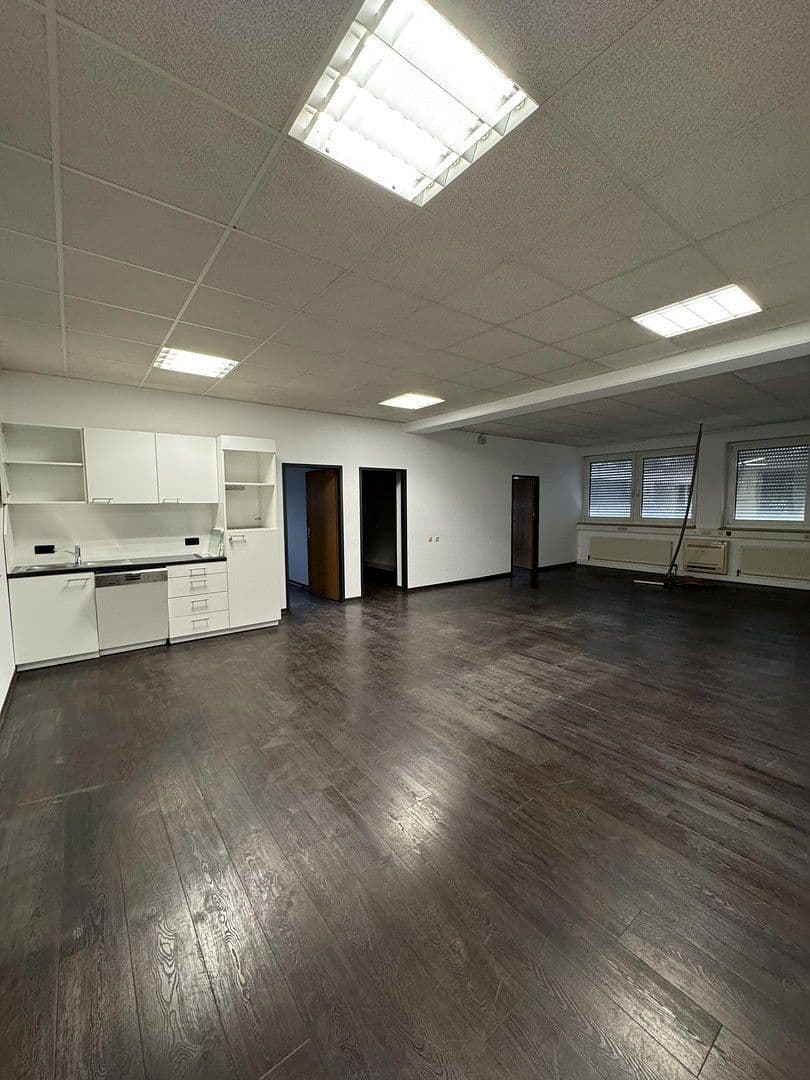 Pronájem nebytového prostoru 1.150 m², Bietigheim-Bissingen, Bádensko-Württembersko Pronájem nebytového prostoru 1.150 m², Bietigheim-Bissingen, Bádensko-Württembersko