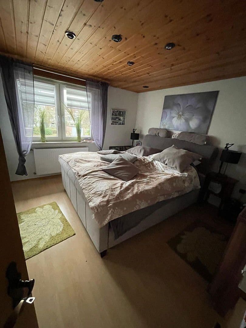 Prodej domu 212 m², pozemek 340 m², Pfinztal, Bádensko-Württembersko Prodej domu 212 m², pozemek 340 m², Pfinztal, Bádensko-Württembersko