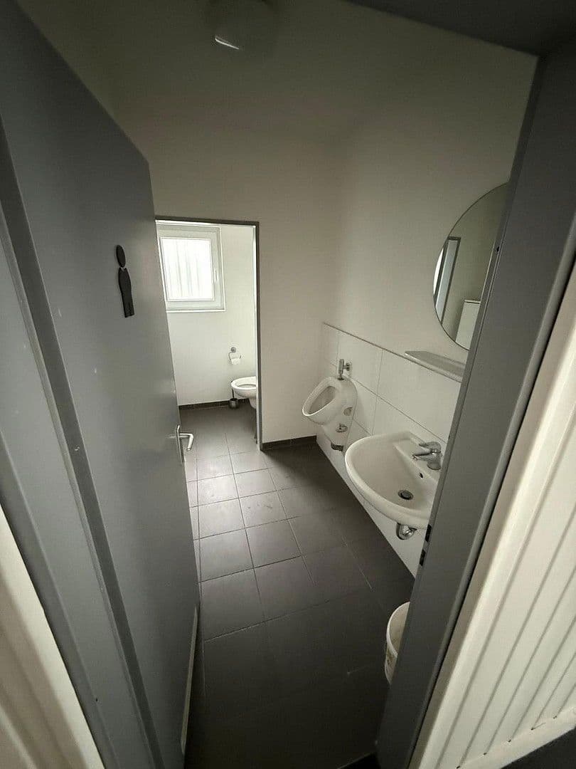 Pronájem nebytového prostoru 4.000 m², Beule 74, Wuppertal, Severní Porýní-Vestfálsko Pronájem nebytového prostoru 4.000 m², Beule 74, Wuppertal, Severní Porýní-Vestfálsko