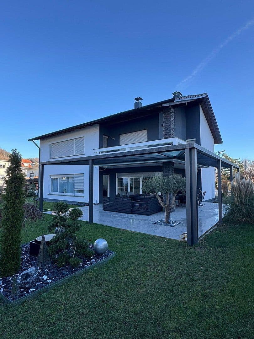 Prodej domu 250 m², pozemek 725 m², Grenzach-Wyhlen, Bádensko-Württembersko Prodej domu 250 m², pozemek 725 m², Grenzach-Wyhlen, Bádensko-Württembersko