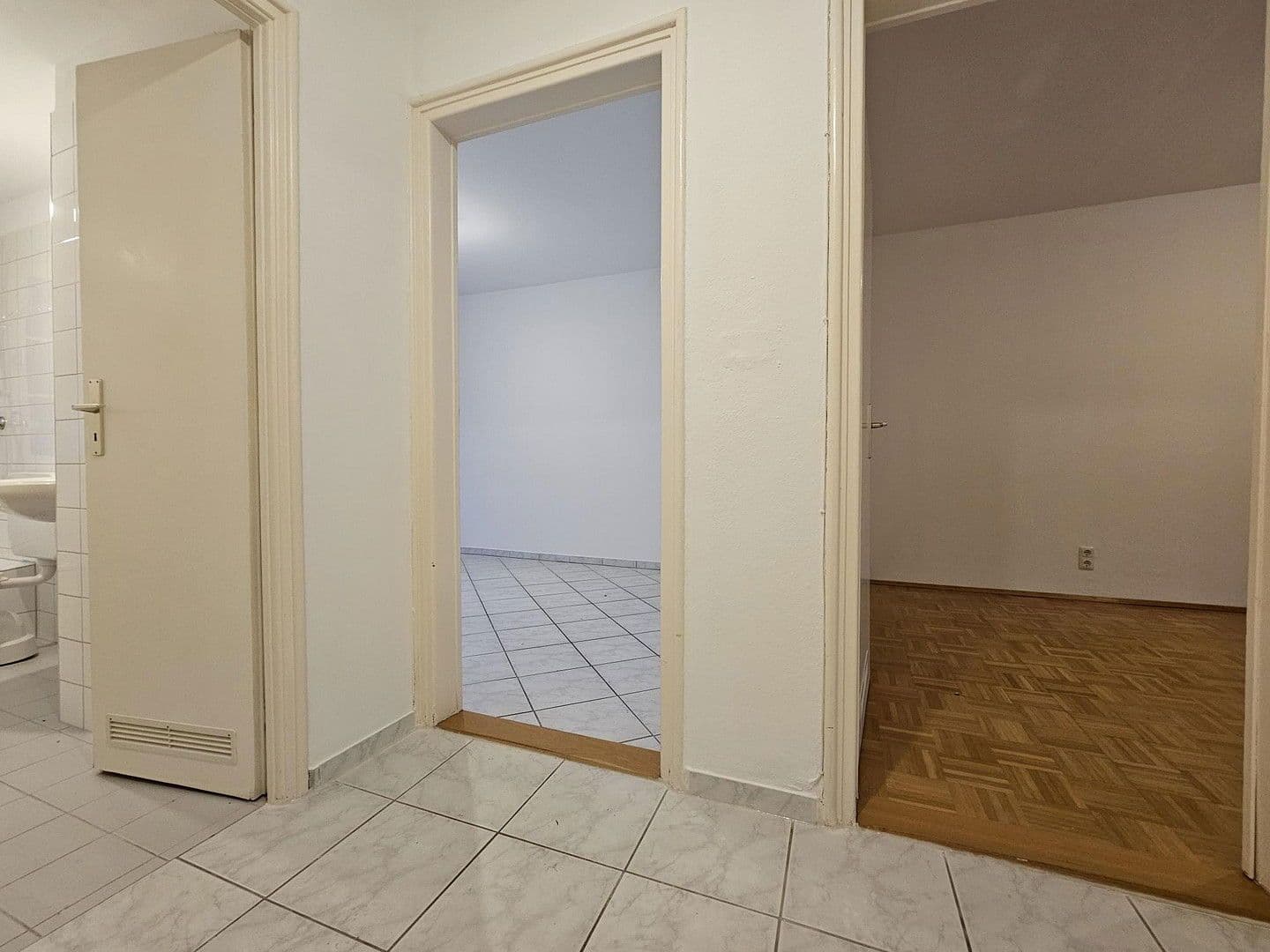 Pronájem bytu 2+1 48 m², Oberbiberger Straße 10, München, Bavorsko Pronájem bytu 2+1 48 m², Oberbiberger Straße 10, München, Bavorsko