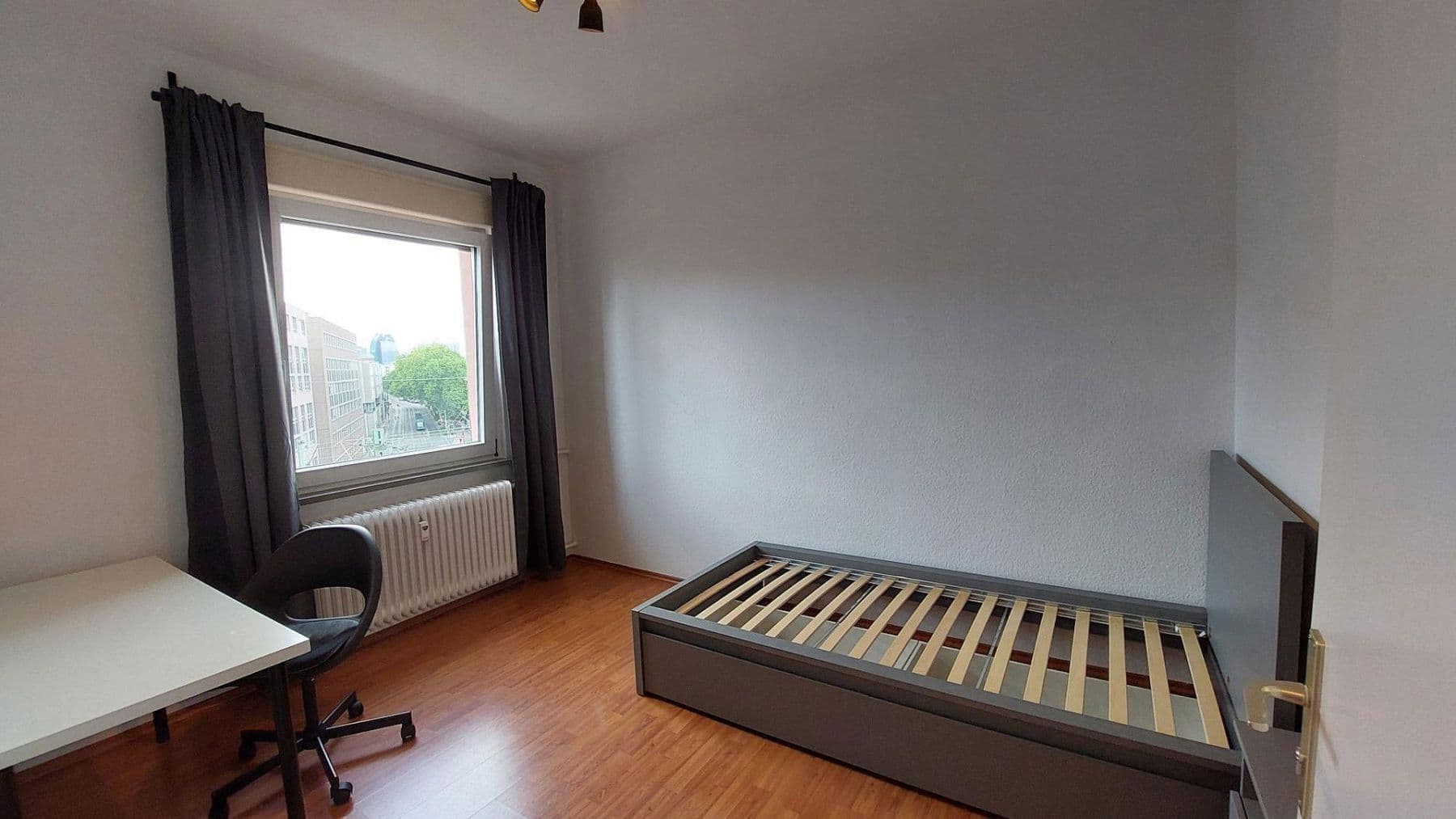 Pronájem bytu 4+1 74 m², Emser Strasse 40, Frankfurt, Hessen Pronájem bytu 4+1 74 m², Emser Strasse 40, Frankfurt, Hessen