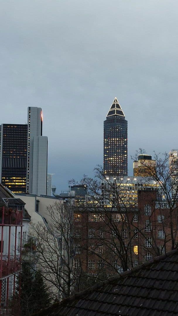 Pronájem bytu 4+1 74 m², Emser Strasse 40, Frankfurt, Hessen Pronájem bytu 4+1 74 m², Emser Strasse 40, Frankfurt, Hessen