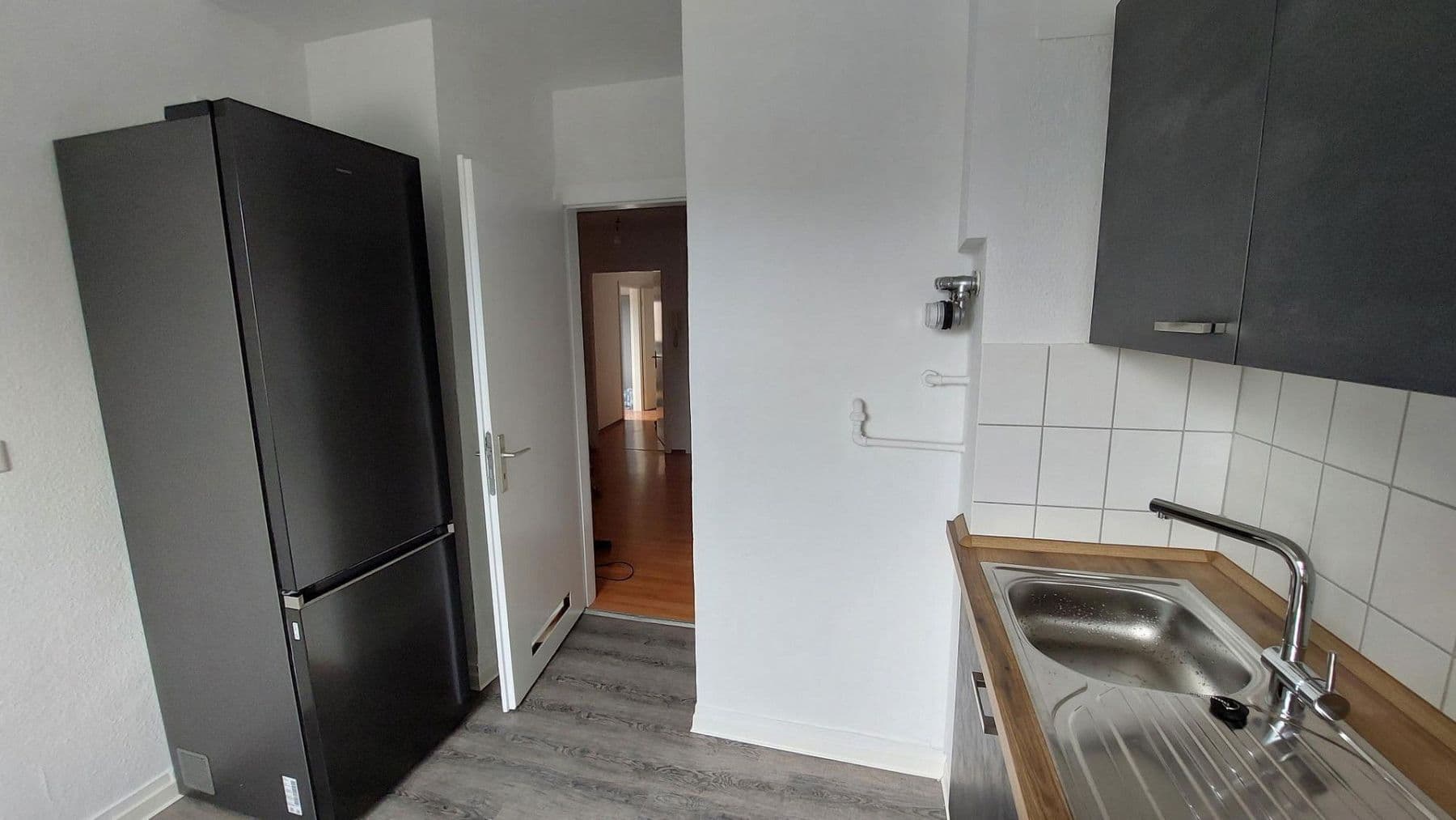 Pronájem bytu 4+1 74 m², Emser Strasse 40, Frankfurt, Hessen Pronájem bytu 4+1 74 m², Emser Strasse 40, Frankfurt, Hessen