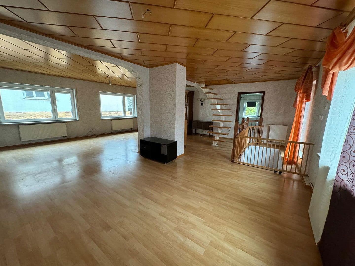 Prodej domu 200 m², pozemek 211 m², Stein-Bockenheim, Porýní-Falc Prodej domu 200 m², pozemek 211 m², Stein-Bockenheim, Porýní-Falc