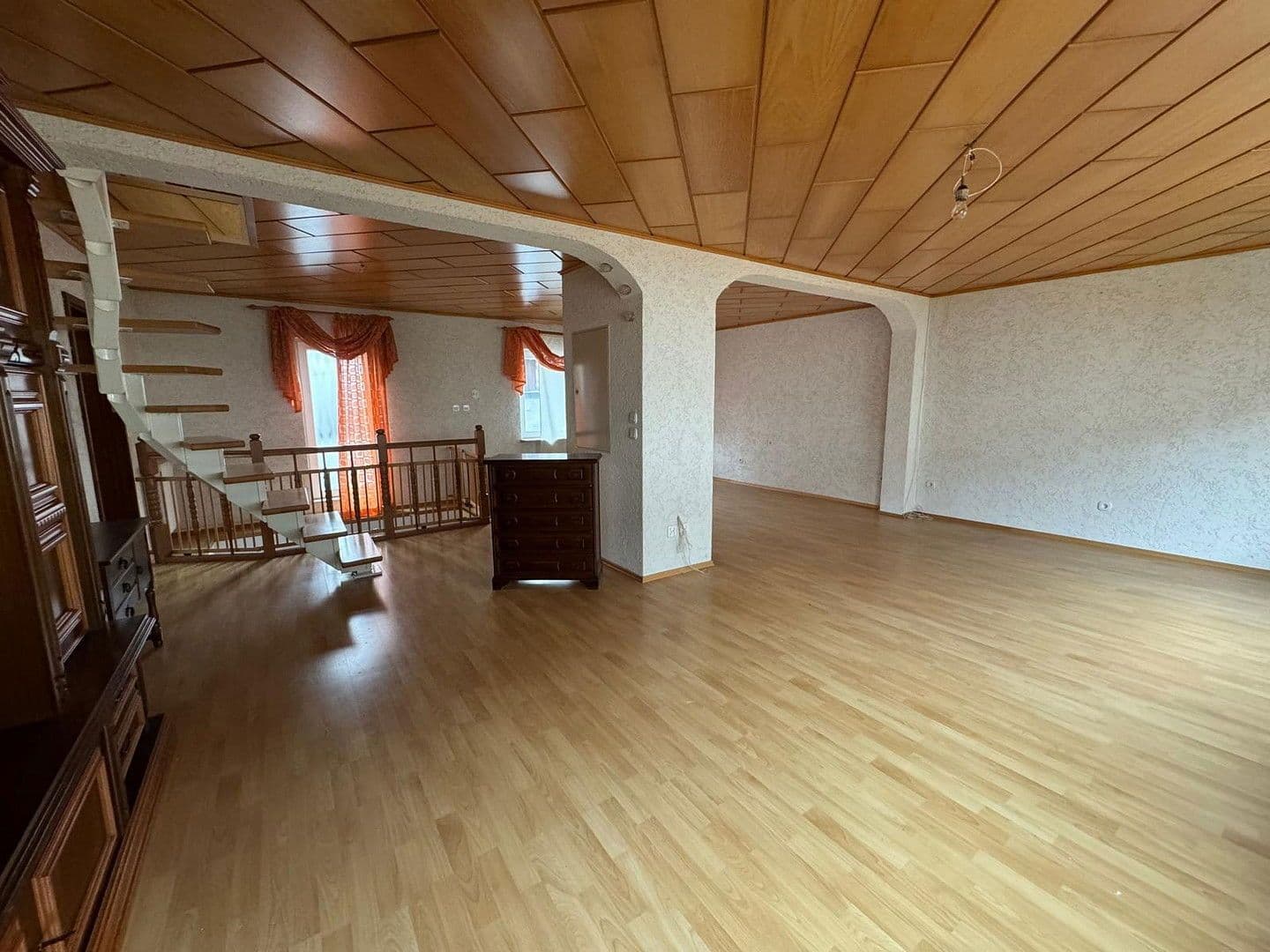 Prodej domu 200 m², pozemek 211 m², Stein-Bockenheim, Porýní-Falc Prodej domu 200 m², pozemek 211 m², Stein-Bockenheim, Porýní-Falc