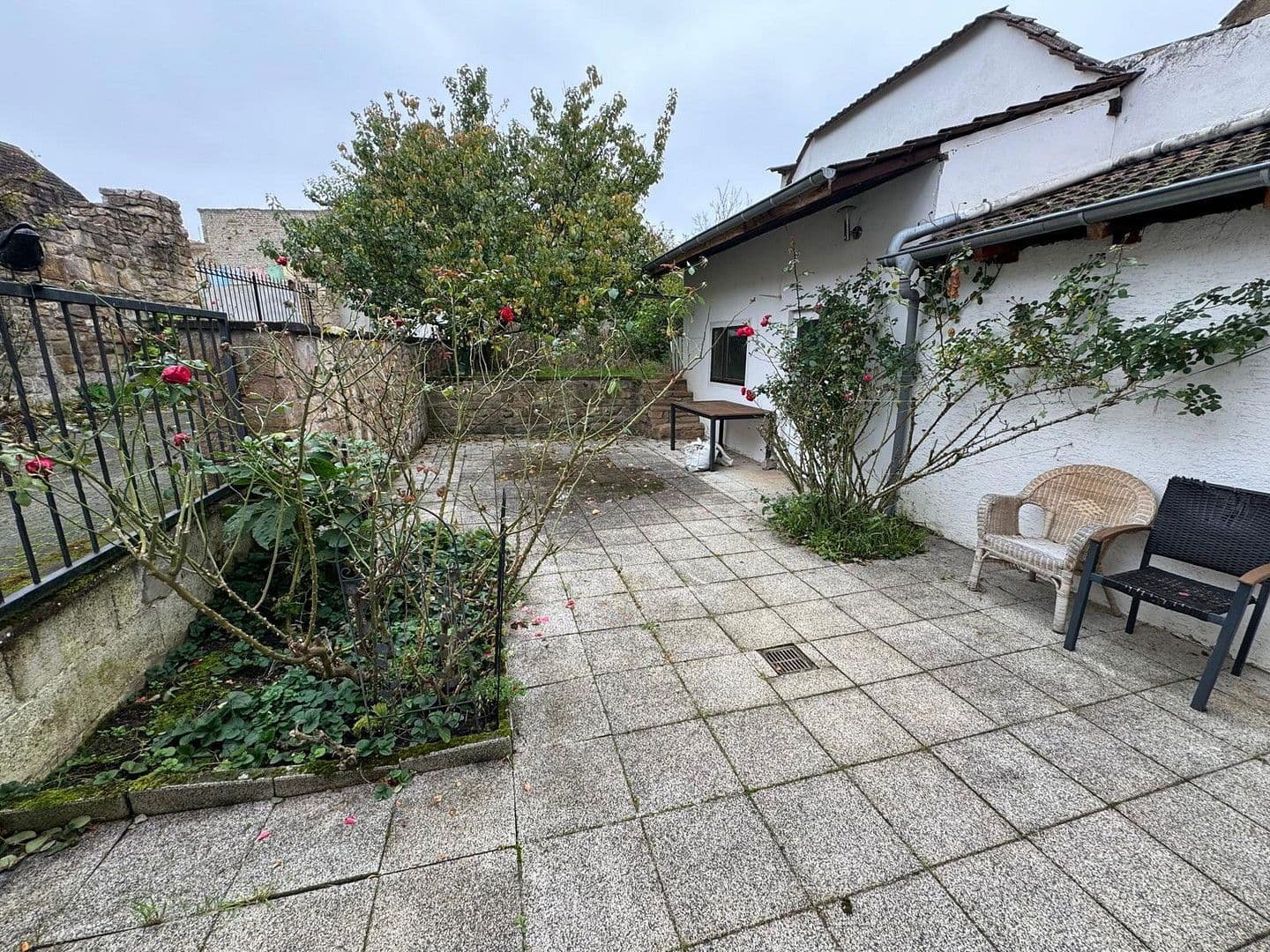 Prodej domu 200 m², pozemek 211 m², Stein-Bockenheim, Porýní-Falc Prodej domu 200 m², pozemek 211 m², Stein-Bockenheim, Porýní-Falc