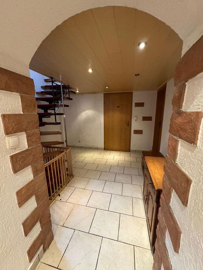 Prodej domu 200 m², pozemek 211 m², Stein-Bockenheim, Porýní-Falc Prodej domu 200 m², pozemek 211 m², Stein-Bockenheim, Porýní-Falc