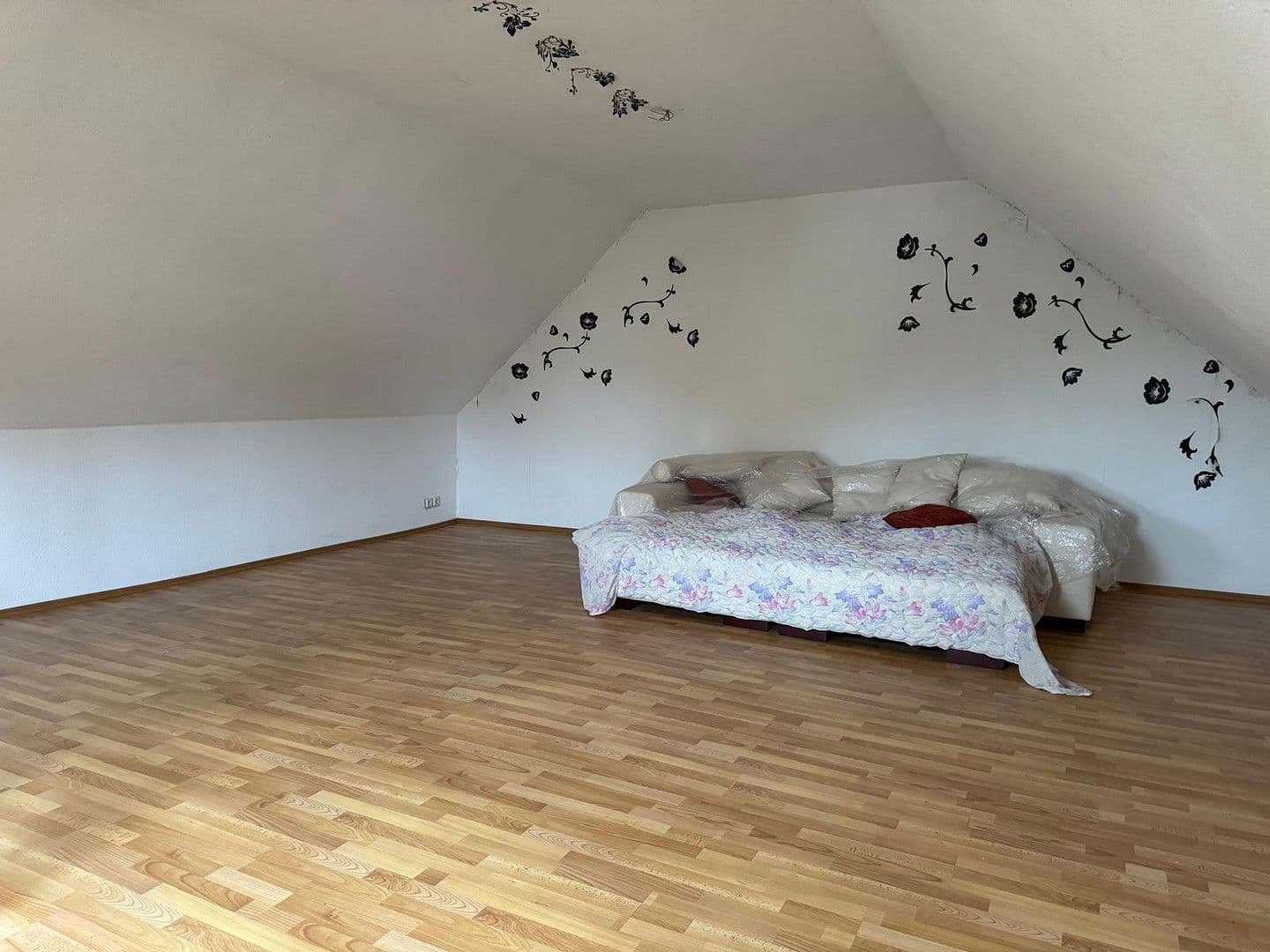 Prodej domu 200 m², pozemek 211 m², Stein-Bockenheim, Porýní-Falc Prodej domu 200 m², pozemek 211 m², Stein-Bockenheim, Porýní-Falc