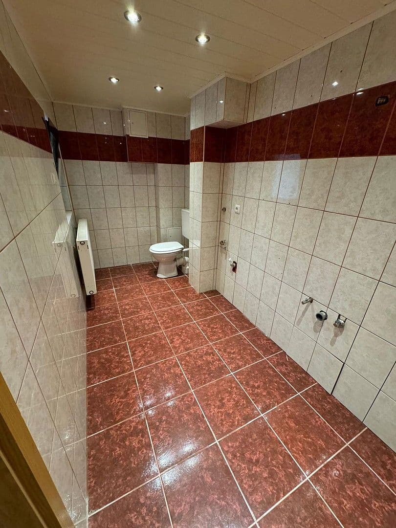 Prodej domu 200 m², pozemek 211 m², Stein-Bockenheim, Porýní-Falc Prodej domu 200 m², pozemek 211 m², Stein-Bockenheim, Porýní-Falc