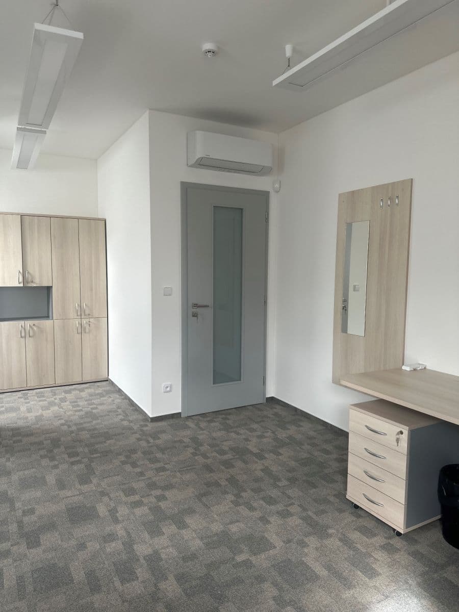 Pronájem kanceláře 144 m², Na Sklípku, Ústí nad Labem, Ústecký kraj Pronájem kanceláře 144 m², Na Sklípku, Ústí nad Labem, Ústecký kraj