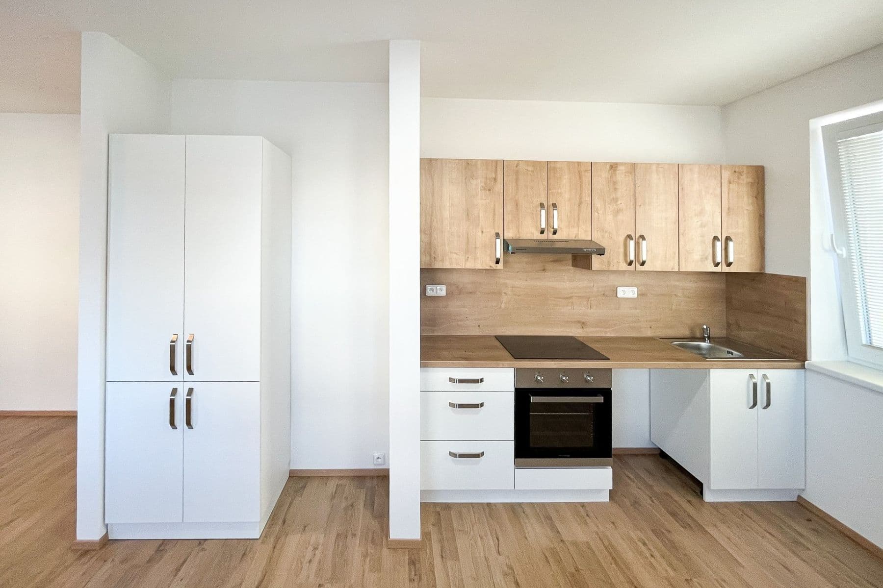 Pronájem bytu 2+kk 50 m², Palackého, Velim, Středočeský kraj Pronájem bytu 2+kk 50 m², Palackého, Velim, Středočeský kraj