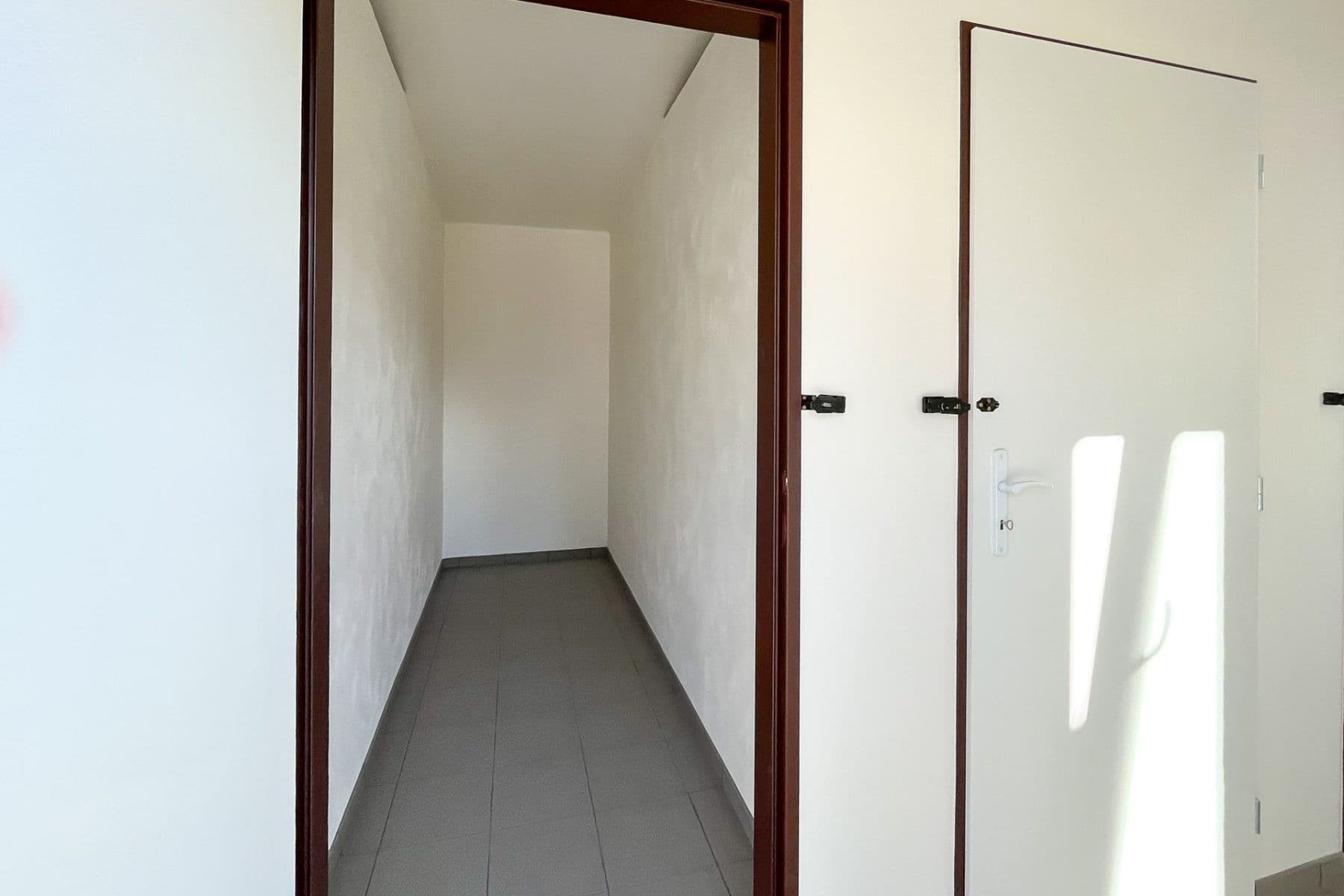 Pronájem bytu 2+kk 50 m², Palackého, Velim, Středočeský kraj Pronájem bytu 2+kk 50 m², Palackého, Velim, Středočeský kraj