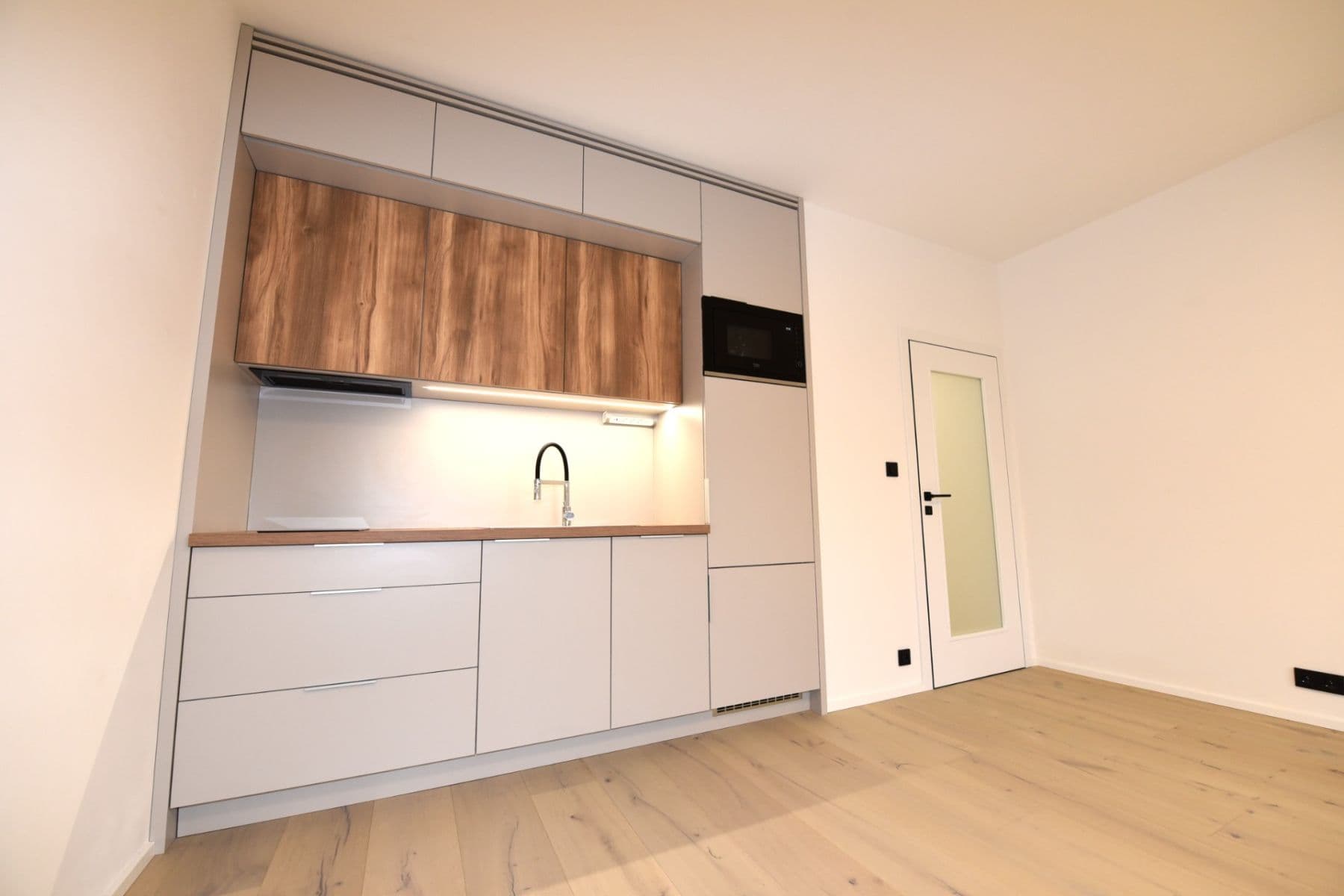 Pronájem bytu 1+kk 35 m², Krymská, Praha, Praha Pronájem bytu 1+kk 35 m², Krymská, Praha, Praha