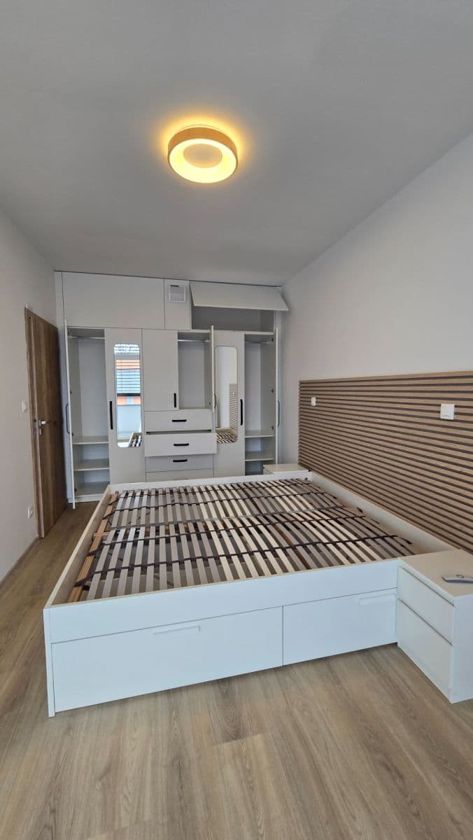 Pronájem bytu 1+1 56 m², Americká, Kladno, Středočeský kraj Pronájem bytu 1+1 56 m², Americká, Kladno, Středočeský kraj