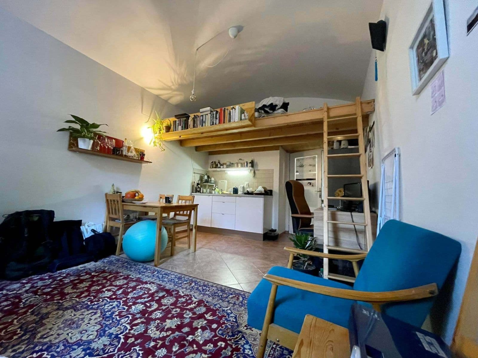 Pronájem bytu 1+kk 25 m², Ruská, Praha, Praha Pronájem bytu 1+kk 25 m², Ruská, Praha, Praha