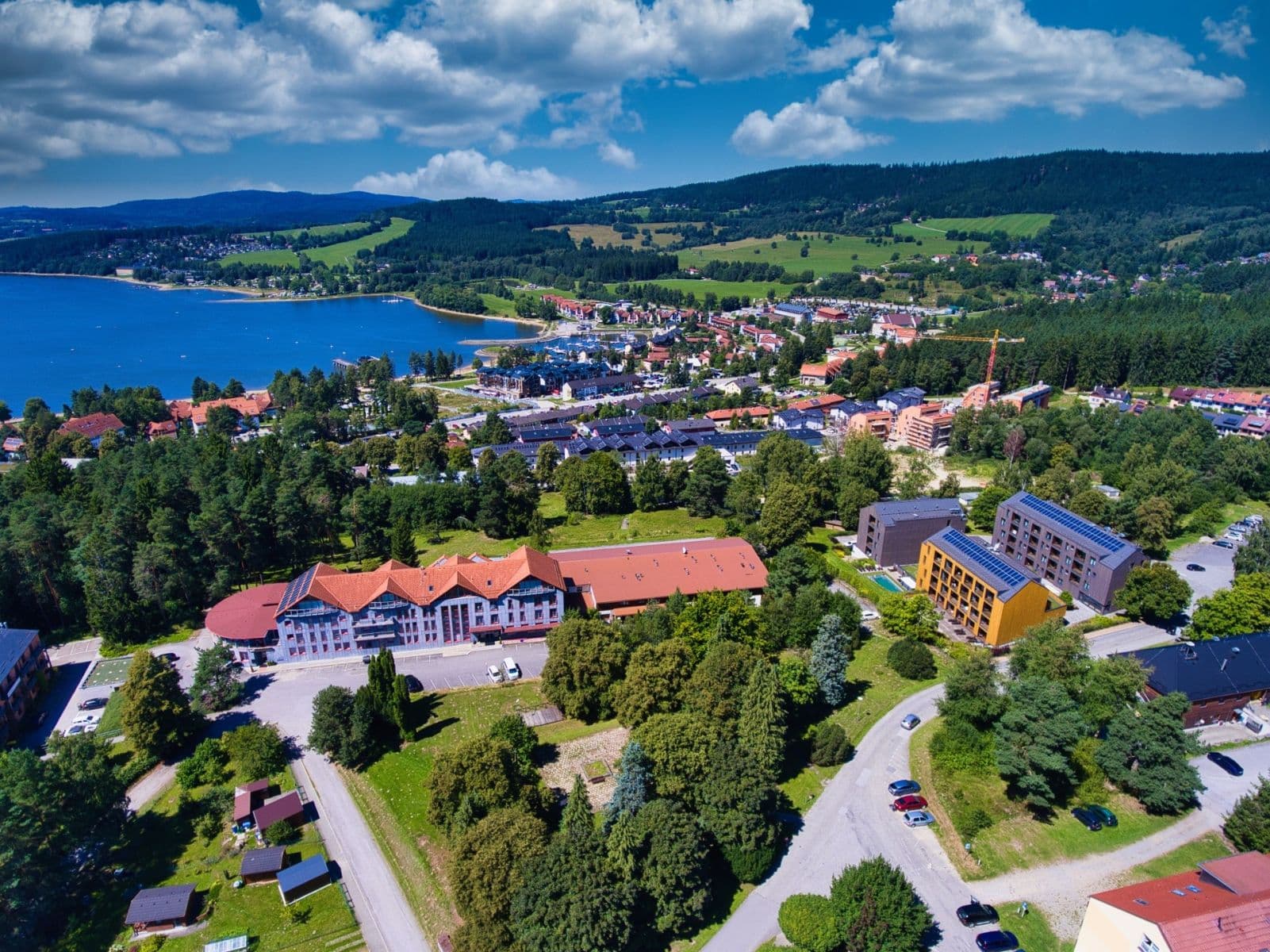 Prodej domu 930 m², pozemek 3.366 m², Lipno nad Vltavou, Jihočeský kraj Prodej domu 930 m², pozemek 3.366 m², Lipno nad Vltavou, Jihočeský kraj