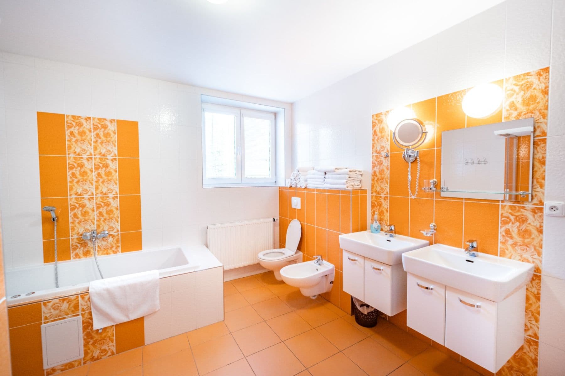 Prodej domu 930 m², pozemek 3.366 m², Lipno nad Vltavou, Jihočeský kraj Prodej domu 930 m², pozemek 3.366 m², Lipno nad Vltavou, Jihočeský kraj