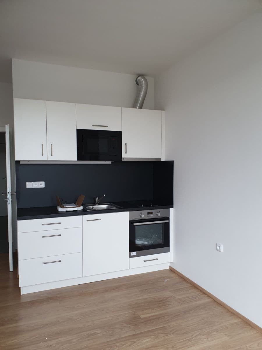 Pronájem bytu 1+kk 27 m², V Závětří, Praha, Praha Pronájem bytu 1+kk 27 m², V Závětří, Praha, Praha